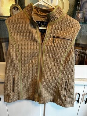 AEROS Beige Quilted Vest with Olive Trim Large